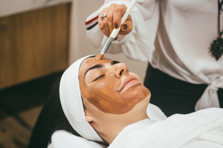 woman applying chamomile face mask on customer for the manzanilla sophia blog