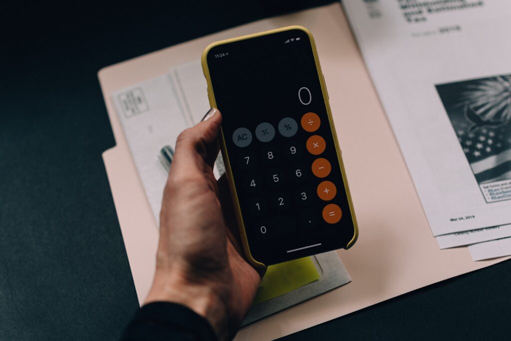 calculator on iphone in hand for the manzanilla sophia blog