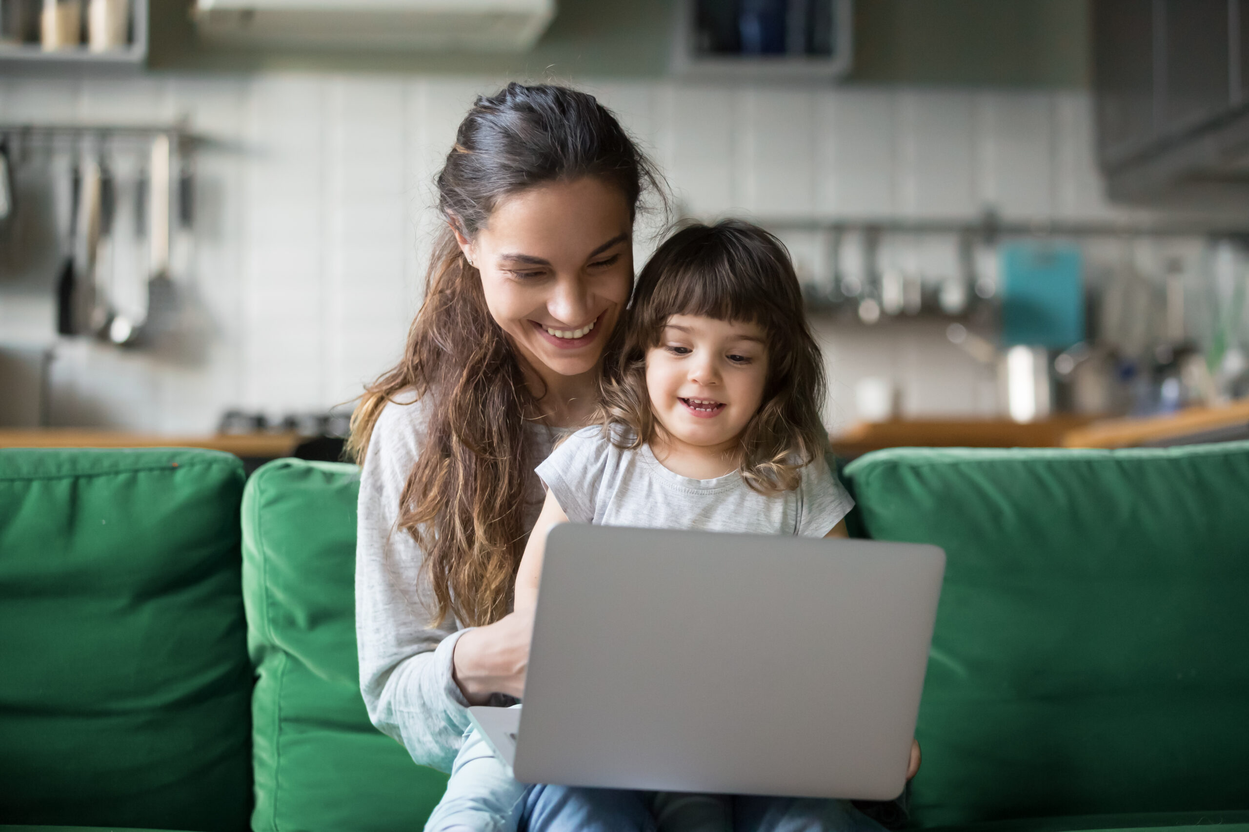 a mom teaching her daughter on the laptop for the manzanilla sophia blog