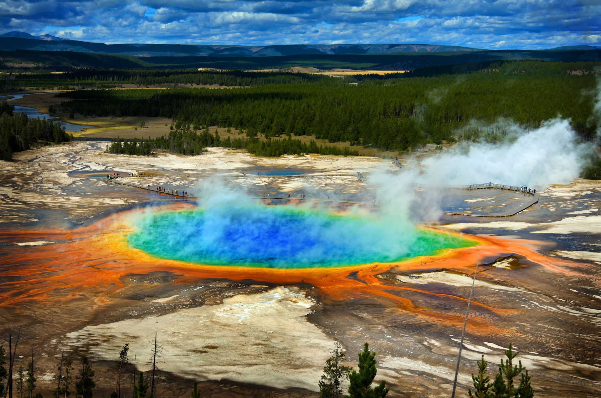 A picture of a geyser at yellowstone national park for the Manzanilla Sophia Chamomile Eye Drops blog